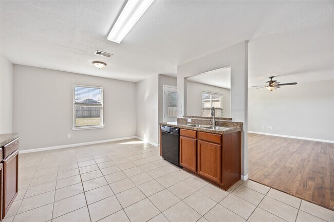 Building Photo - 16267 Silver Wing Ln