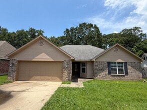 Building Photo - Beautiful 3 Bedroom Haughton Home