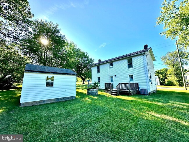 Building Photo - 303 E Lee St