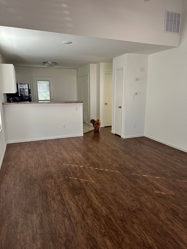 Building Photo - 5 Grn Mdws Rd