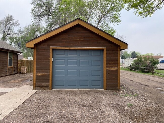 Building Photo - Updated Old Town 3 Bed 2 Bath Home w/ fenced yard and 1 car garage