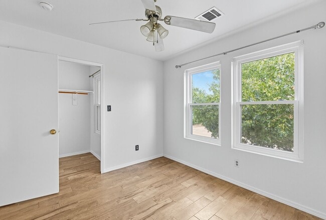 Building Photo - 617 Riverway Ln