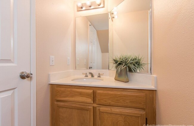 Building Photo - 10878 Creekbridge Pl