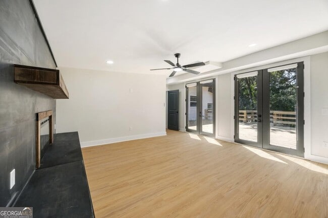 Building Photo - 2555 Flagstone Dr SE