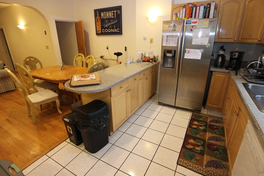 Building Photo - 414 Western Ave