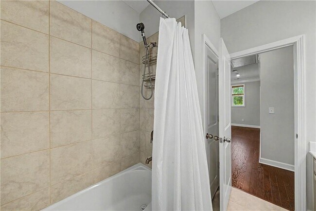 Building Photo - 165 Mansfield Dr