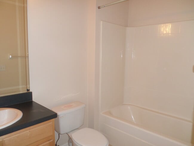 Building Photo - 458 Monroe Cir