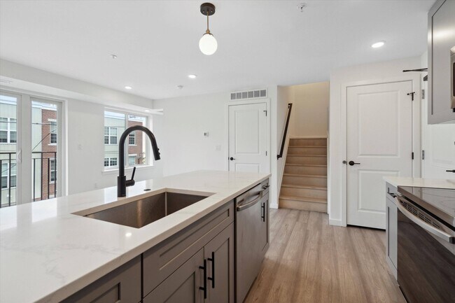 Building Photo - 1338 N 15th St