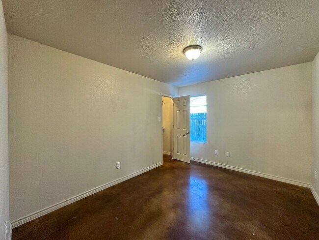Building Photo - 1605 Powder River Dr