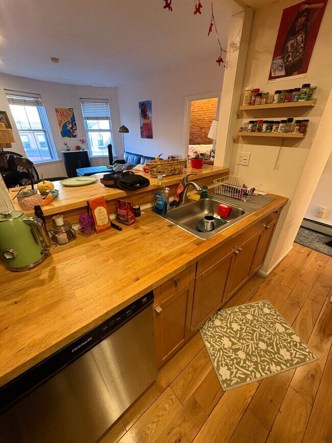 Building Photo - 204 Northampton St