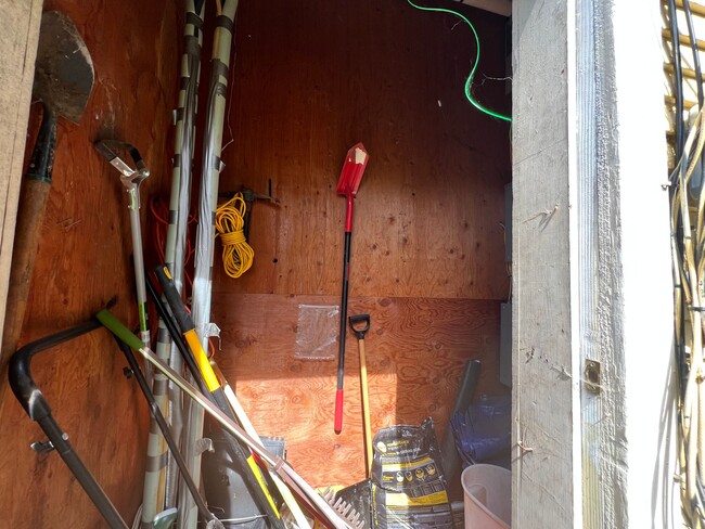 Building Photo - Studio apartment near WWU!