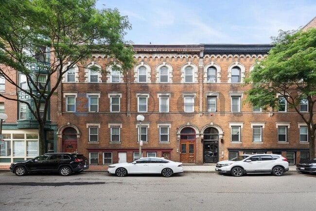 Building Photo - 34 Cunard St