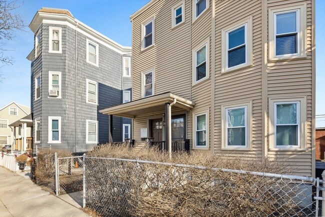 Building Photo - 143 Sydney St