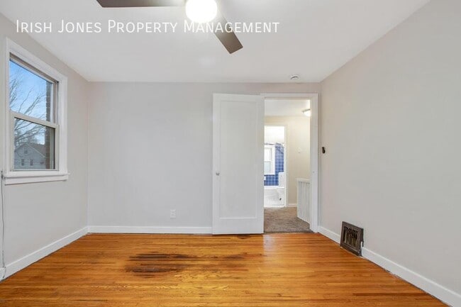 Building Photo - 15 Arbour Ln