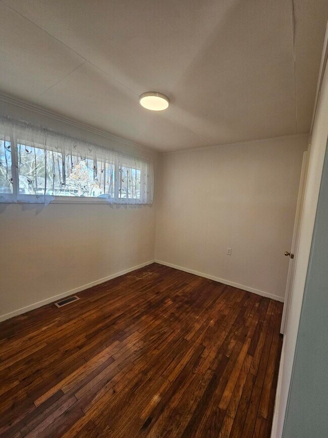 Building Photo - 418 Palm Dr S