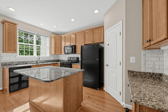 Building Photo - 7589 Great Swan Ct