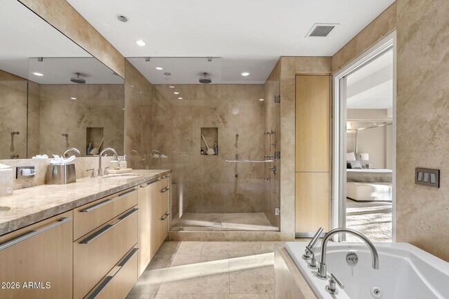 Building Photo - 7167 E Rancho Vista Dr