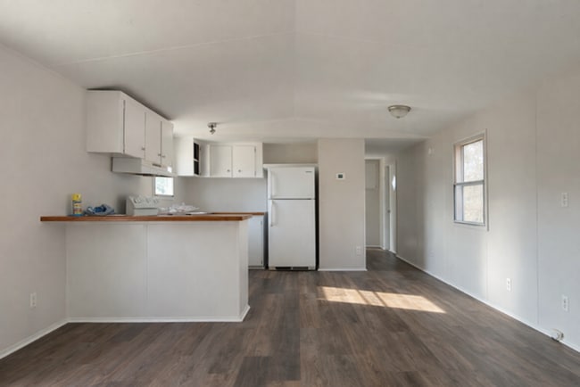 Building Photo - 124 Dakota Dr