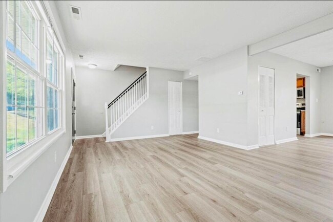 Building Photo - 3500 Warwick Dr