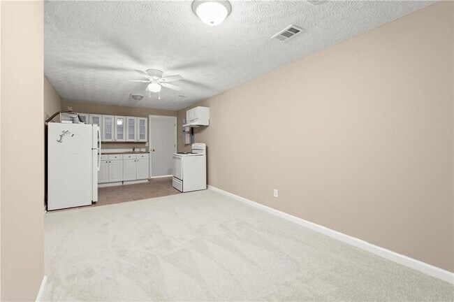 Building Photo - 16 Valleyside Dr