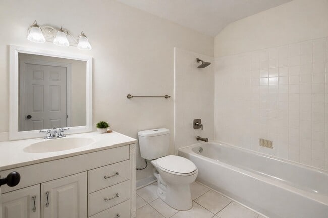 Building Photo - 565 Schaeffer Loop