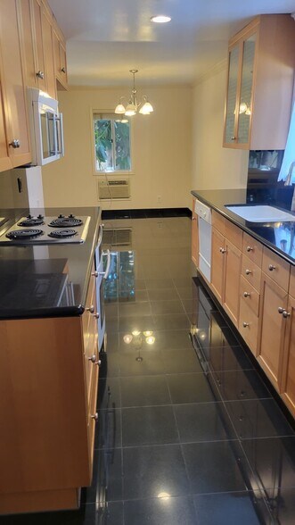 Building Photo - 4521 Colbath Ave