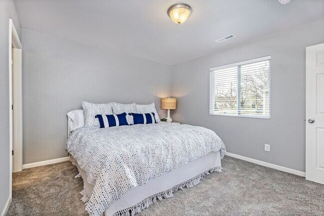 Building Photo - 5348 Eagle Glen Dr SW