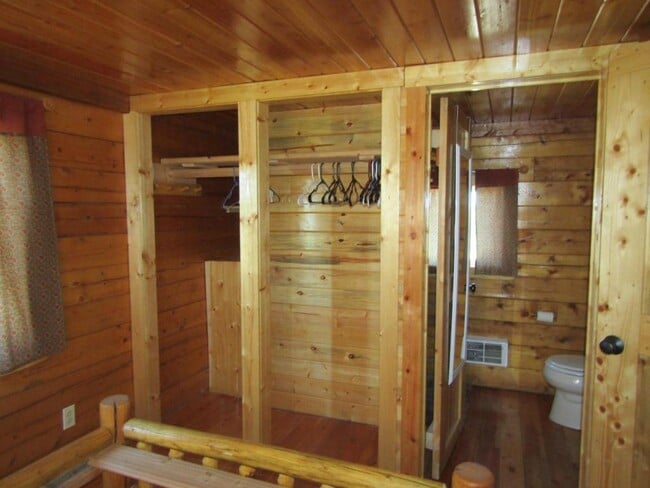 Building Photo - 517 MT-200