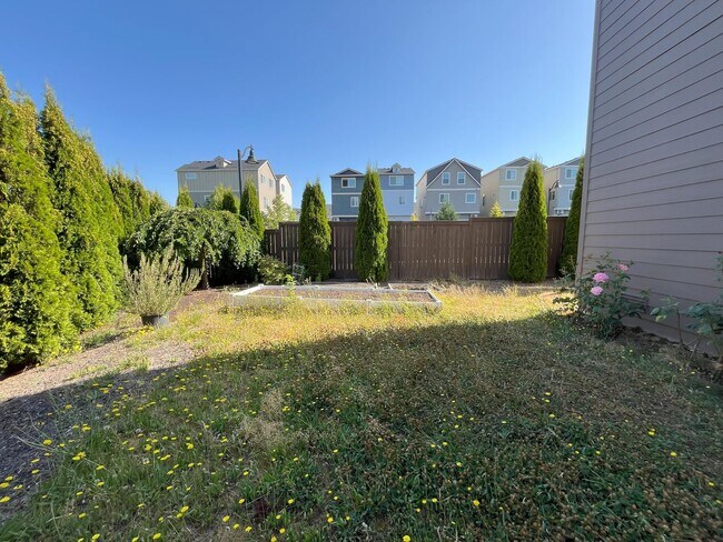 Building Photo - Spacious 4-Bedroom + Bonus Room with Modern Kitchen, Solar Panels & Private Fenced Backyard!
