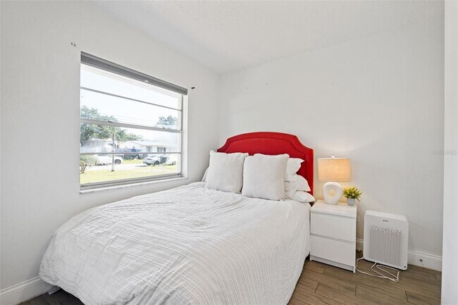 Building Photo - 3308 W Van Buren Dr