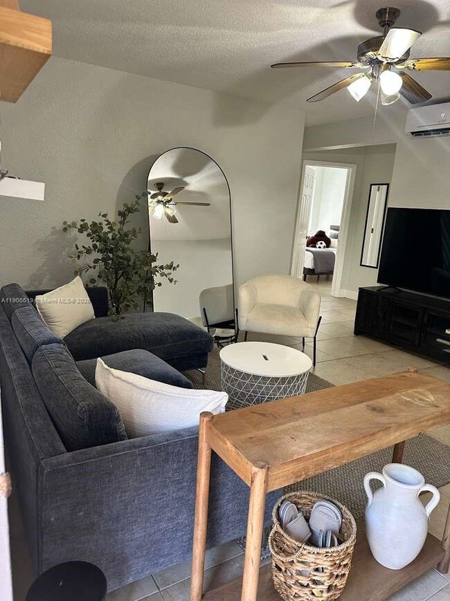 Building Photo - 585 SW 11th St