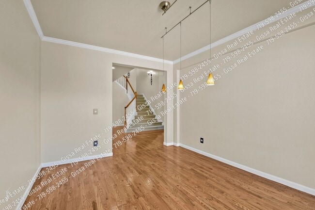 Building Photo - This beautiful 4 bedroom, 3 1/2 bathroom, ...