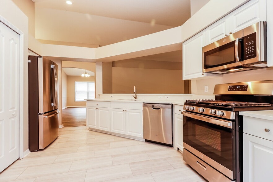 Building Photo - 29611 Birds Eye Dr