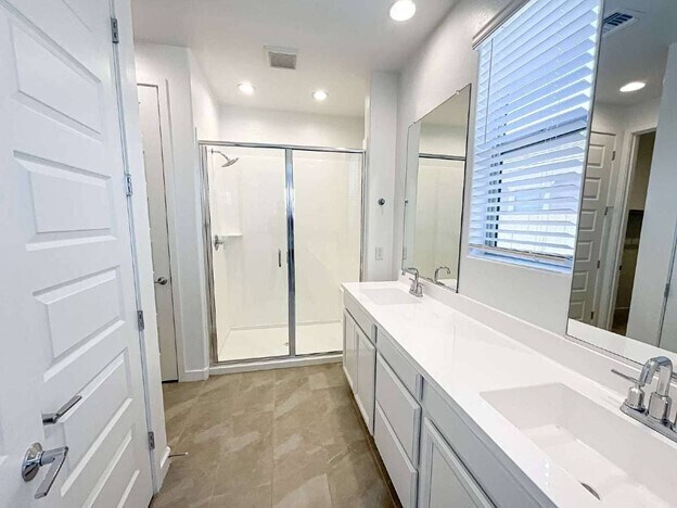 Building Photo - 3 Bedroom, 2 Bath Available NOW with $300 ...