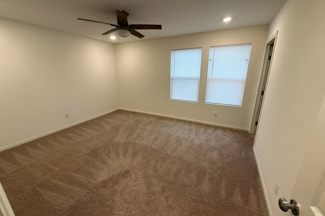 Building Photo - Stunning 4-Bedroom Home with Loft & Den – Spacious and Move-In Ready!