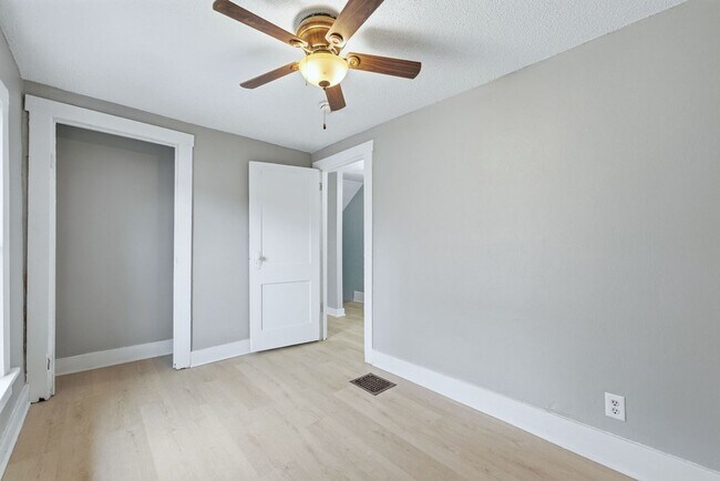 Building Photo - Three bedroom available for an immediate move in!