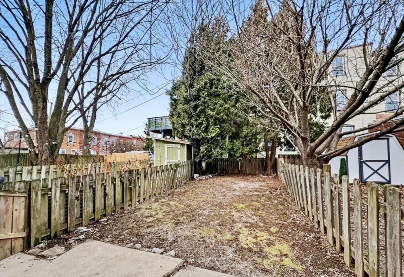 Building Photo - 596 N Plum St
