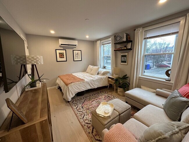 Building Photo - 24 Ferrin St