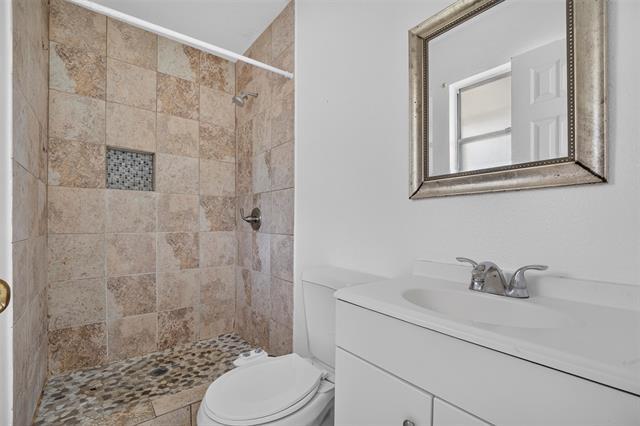 Building Photo - 909 Rosewood Hills Dr