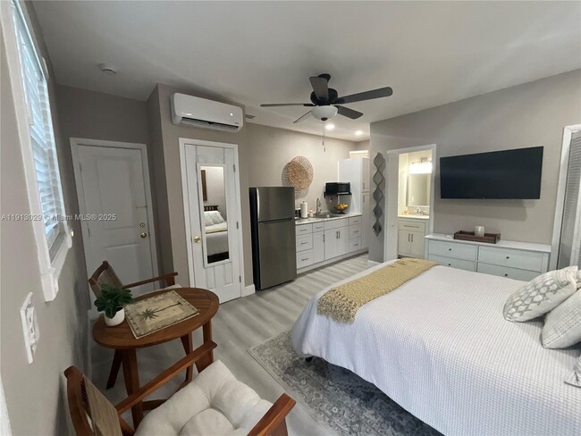 Building Photo - 8638 SW 50th St