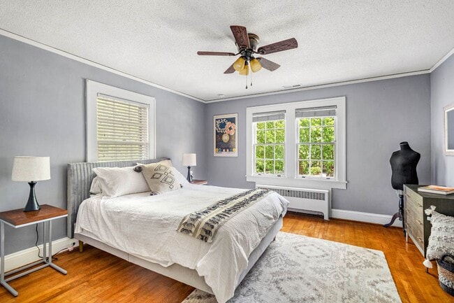 Building Photo - Stunning 3 bedroom FURNISHED MID-TERM RENTAL home in historic downtown Burlington