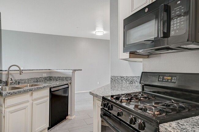 Building Photo - Check out this 2 bedroom upgraded condo!