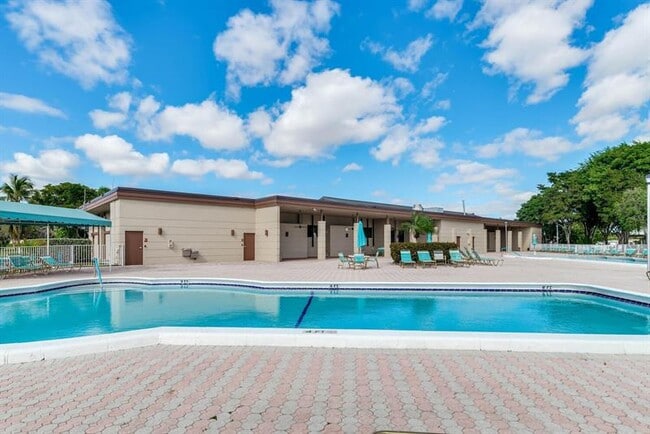 Building Photo - 7300 NW 5th Ct