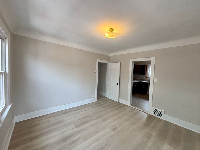 Building Photo - 3025 Tuxedo St