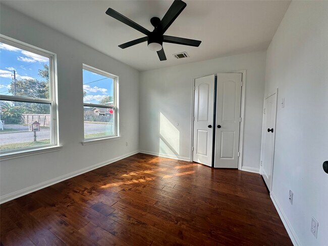 Building Photo - 4322 Chapman St