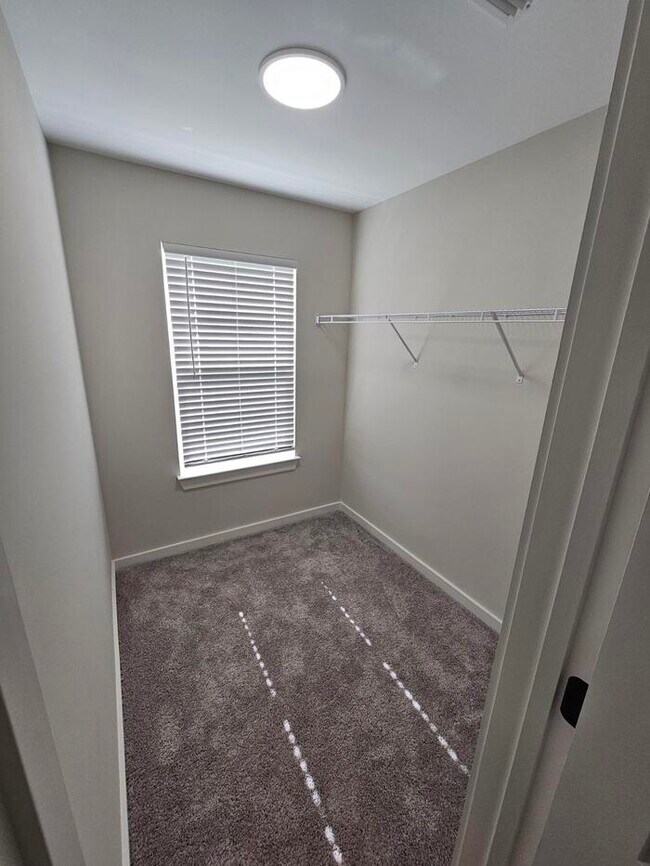 Building Photo - 469 Westgate Wy