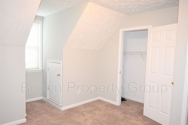 Building Photo - 6405 Rolling Meadows Ln