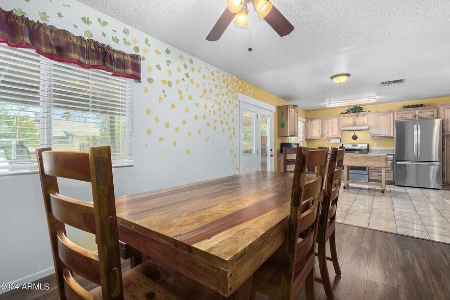 Building Photo - 716 E Hackamore St