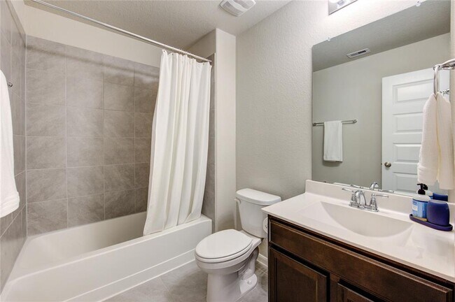 Building Photo - 9623 Japonica Dr