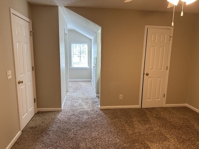 Building Photo - 7 Crossings Dr